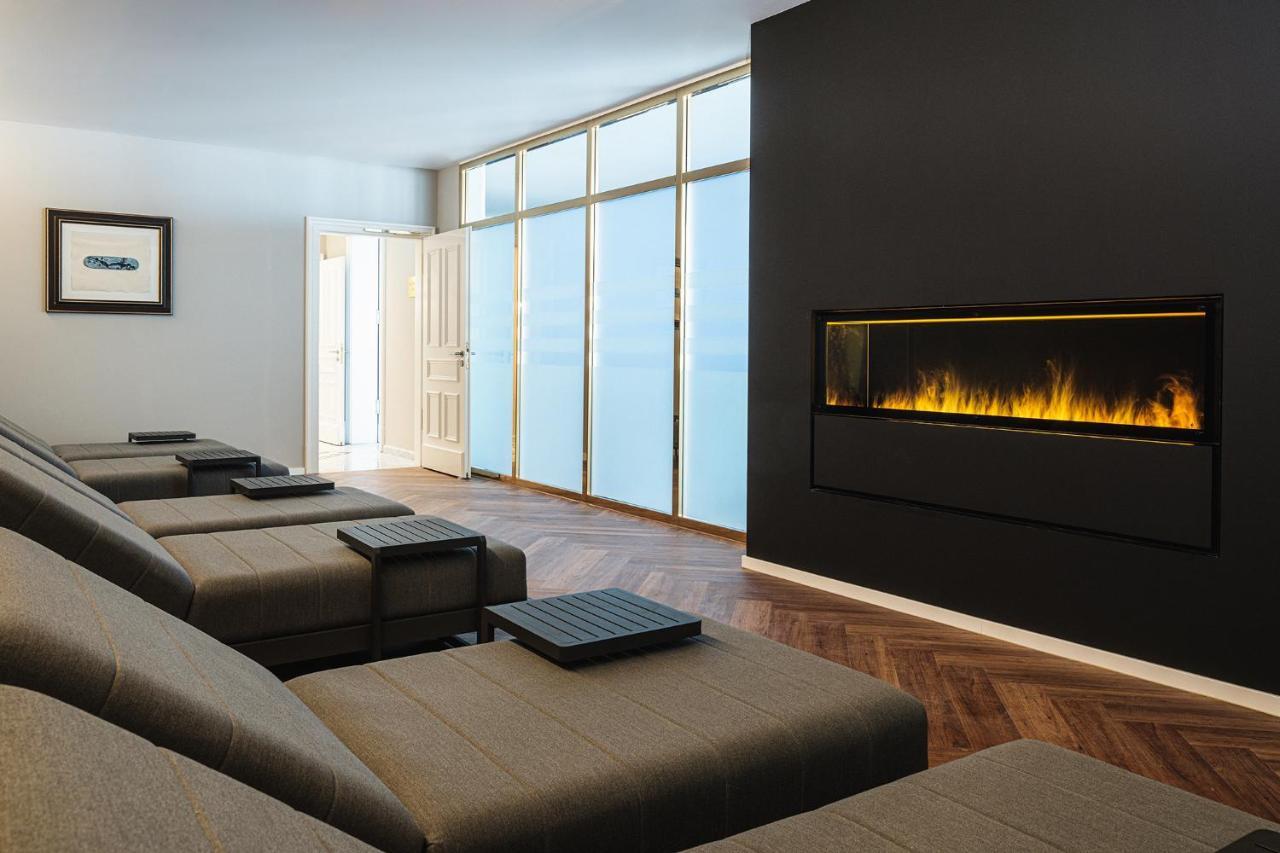 Althoff Grandhotel Schloss Bensberg Bergisch Gladbach Ngoại thất bức ảnh A linear fireplace