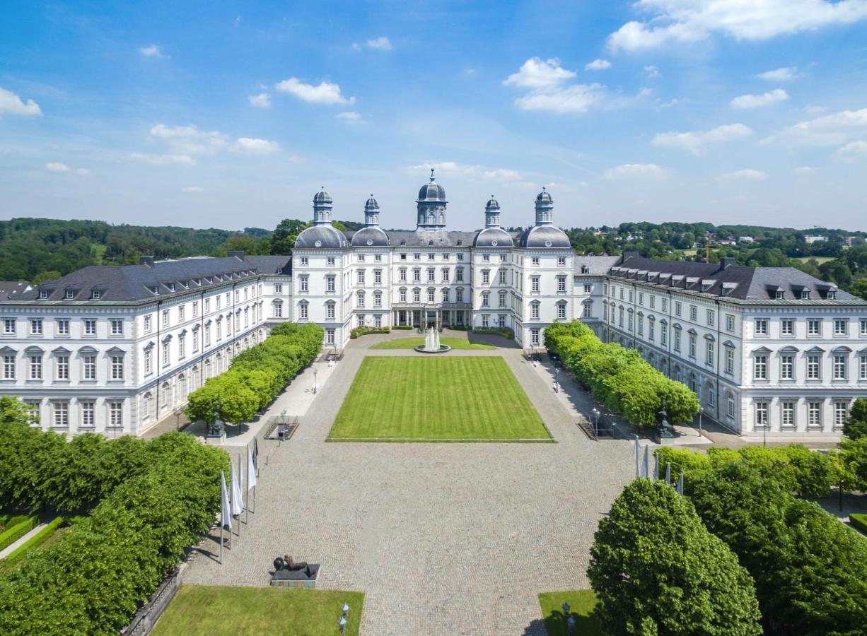 Althoff Grandhotel Schloss Bensberg Bergisch Gladbach Ngoại thất bức ảnh Aerial view of the university's main building