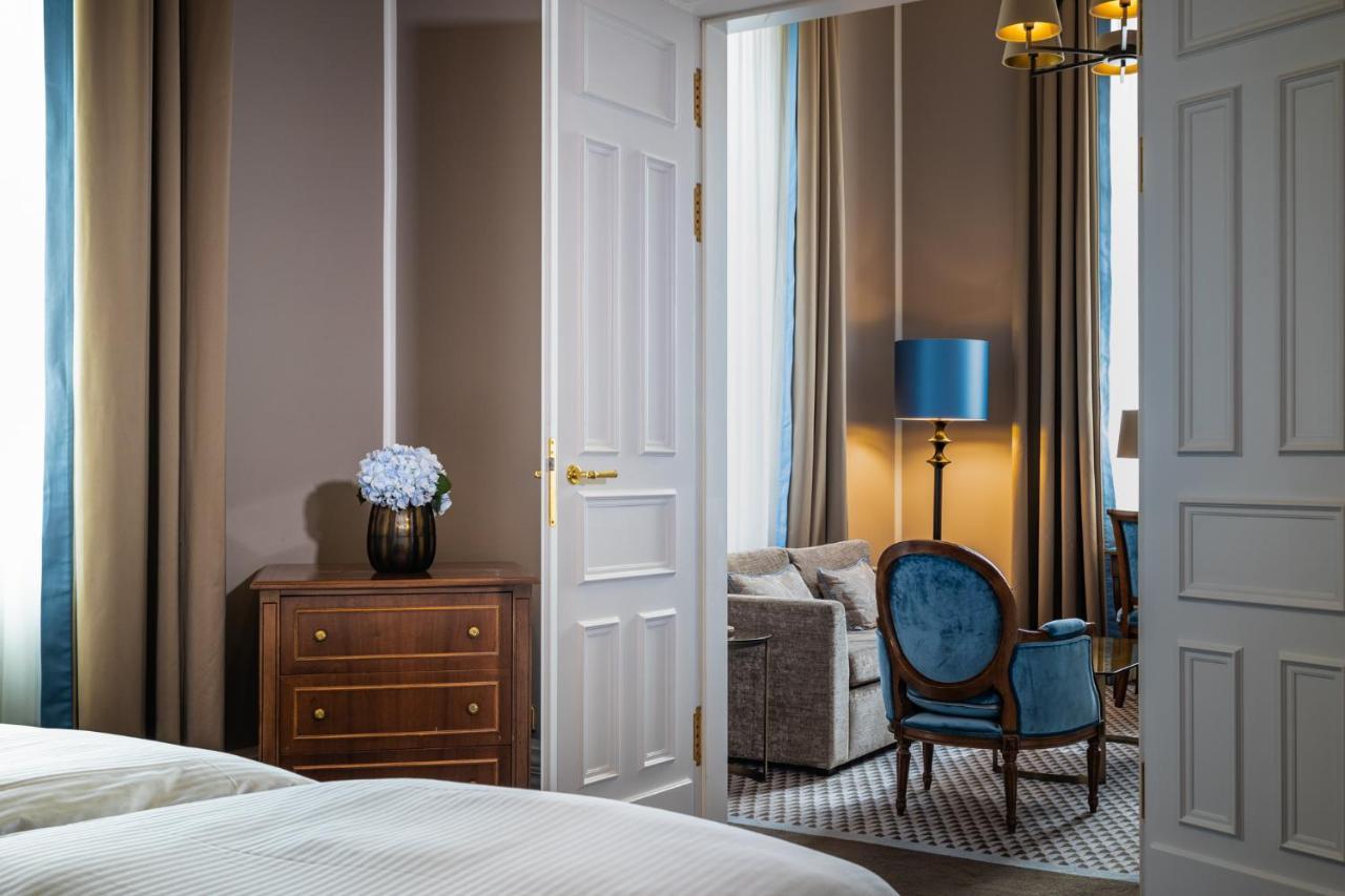 Althoff Grandhotel Schloss Bensberg Bergisch Gladbach Ngoại thất bức ảnh A suite at the hotel