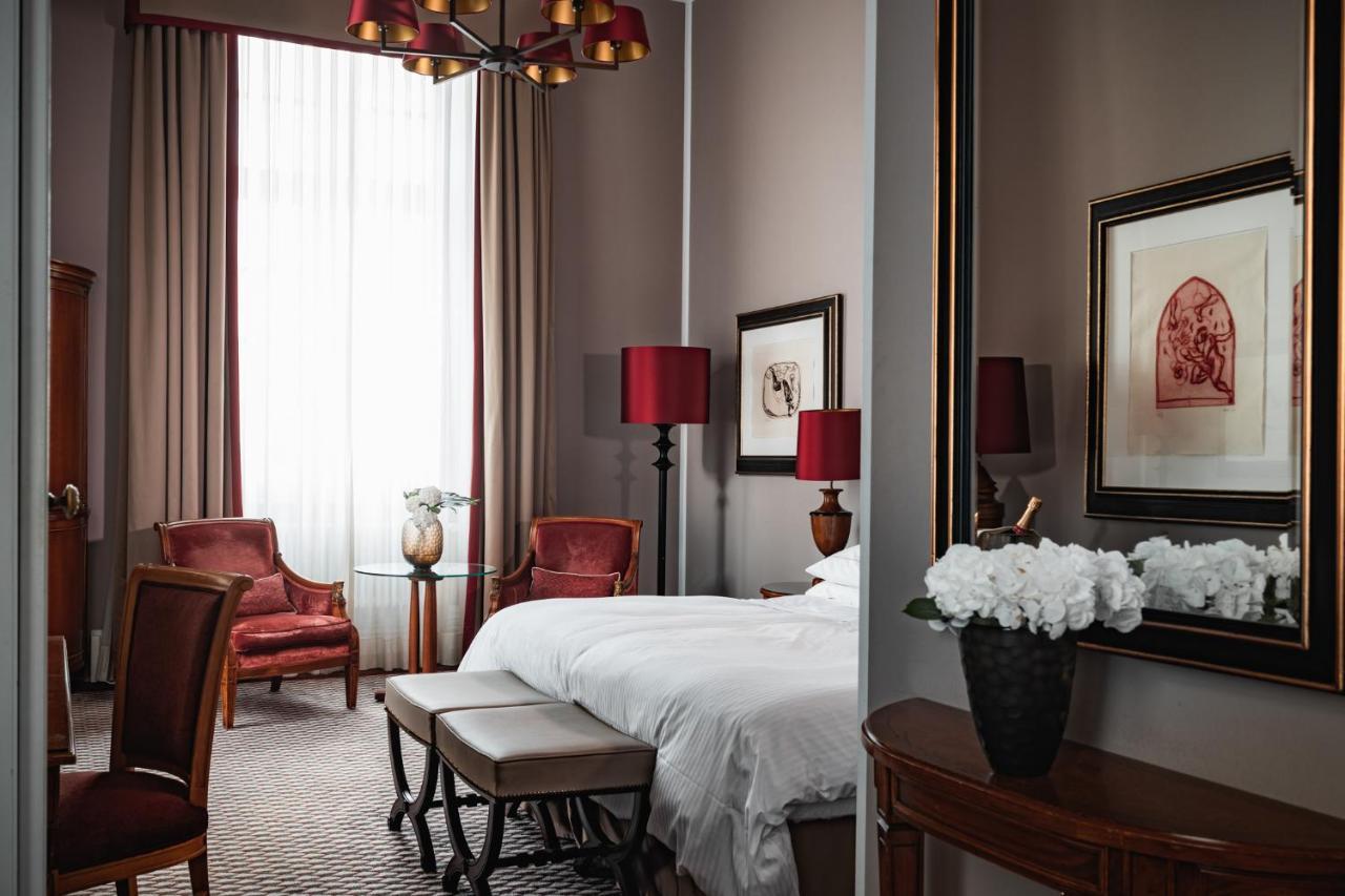 Althoff Grandhotel Schloss Bensberg Bergisch Gladbach Ngoại thất bức ảnh A room at the hotel