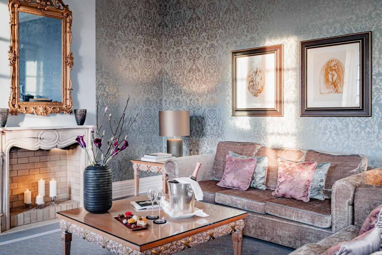 Althoff Grandhotel Schloss Bensberg Bergisch Gladbach Ngoại thất bức ảnh A room at the hotel