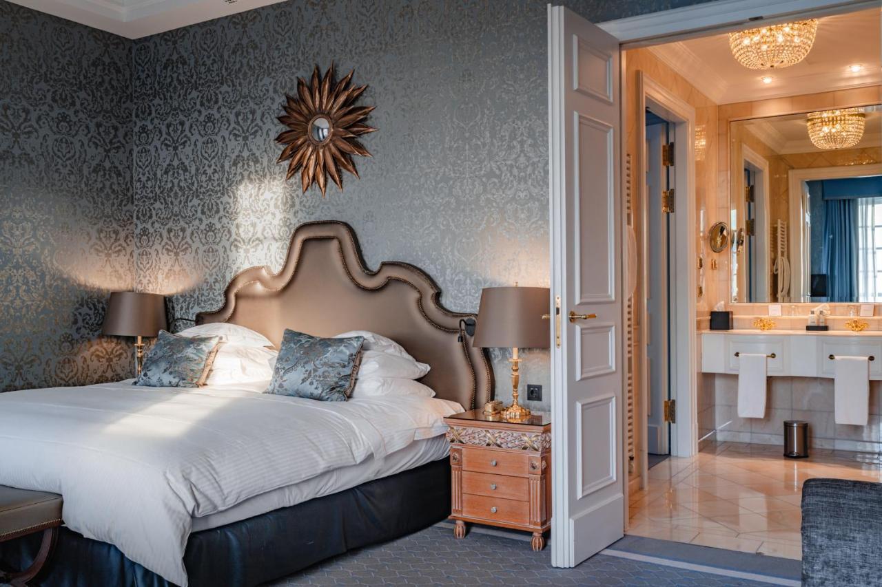 Althoff Grandhotel Schloss Bensberg Bergisch Gladbach Ngoại thất bức ảnh A bedroom at the hotel