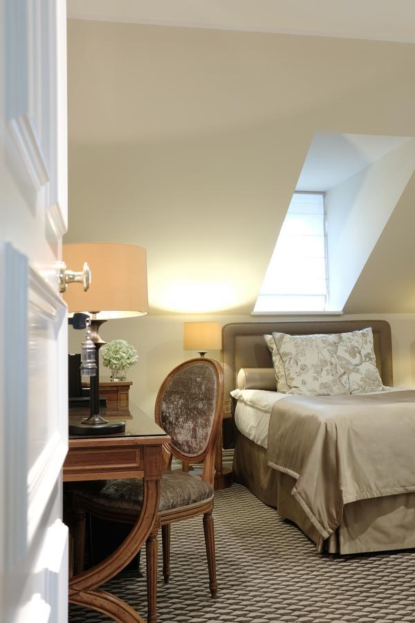 Althoff Grandhotel Schloss Bensberg Bergisch Gladbach Ngoại thất bức ảnh A room at the hotel