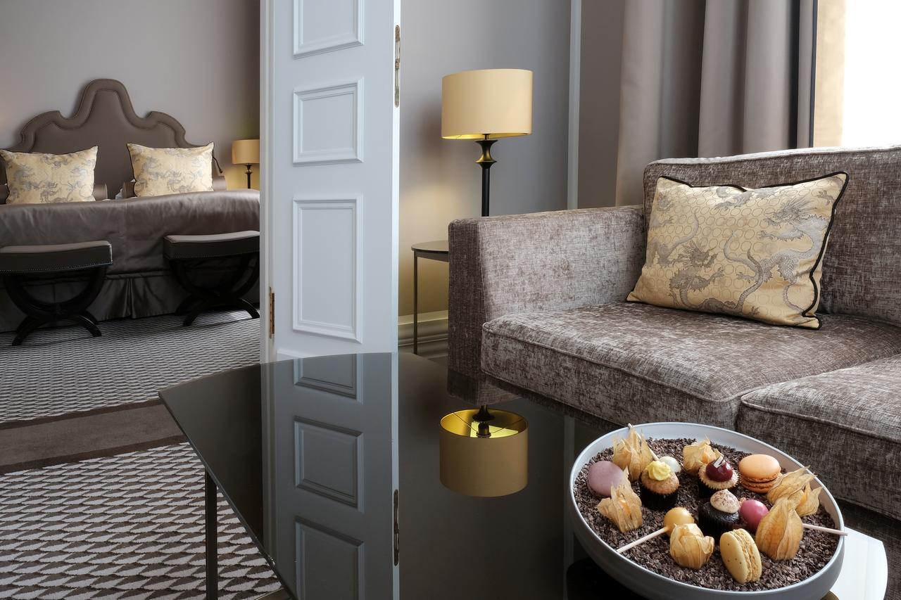 Althoff Grandhotel Schloss Bensberg Bergisch Gladbach Ngoại thất bức ảnh A suite at the hotel