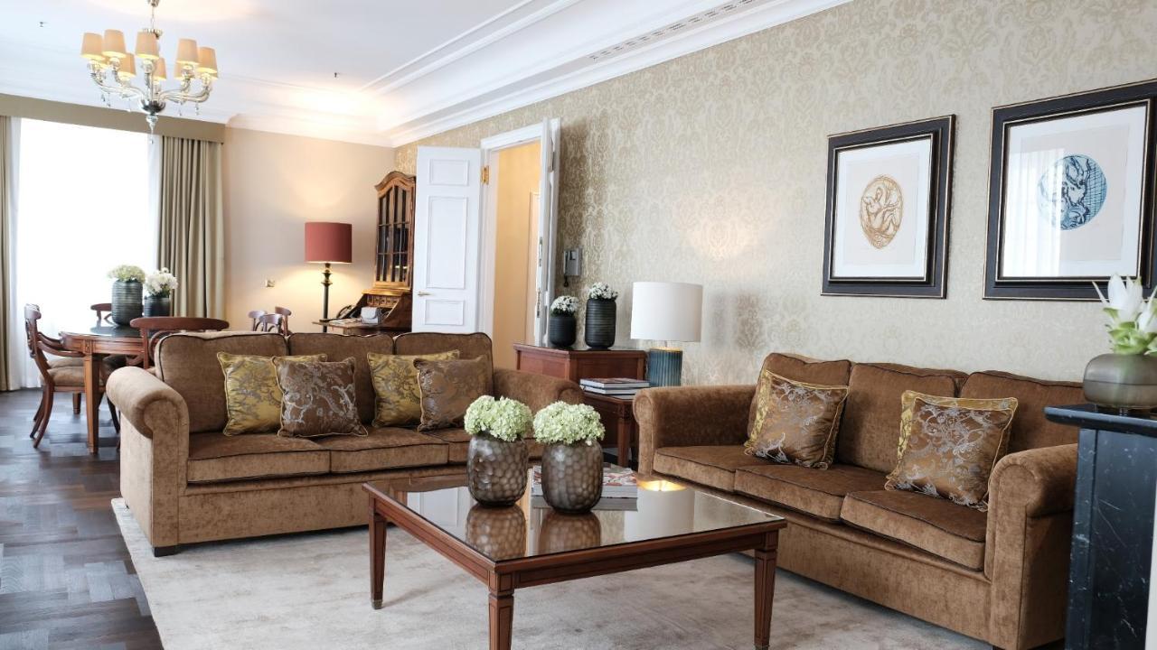 Althoff Grandhotel Schloss Bensberg Bergisch Gladbach Ngoại thất bức ảnh A living room at the hotel